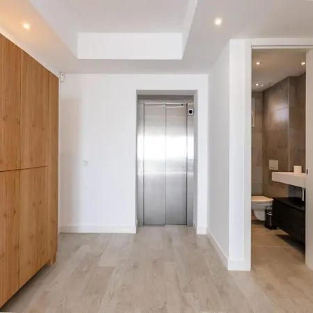 Penthouse With Lagoon Views For 6 *