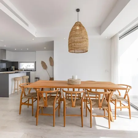 Penthouse With Lagoon Views For 6 Lejlighed Estepona