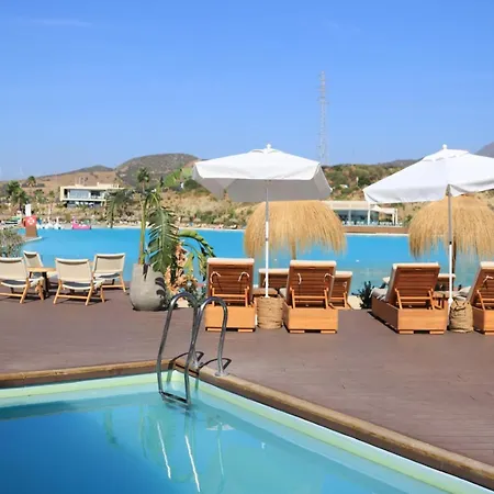 Penthouse With Lagoon Views For 6 * Estepona