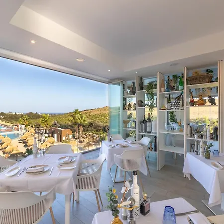 Penthouse With Lagoon Views For 6