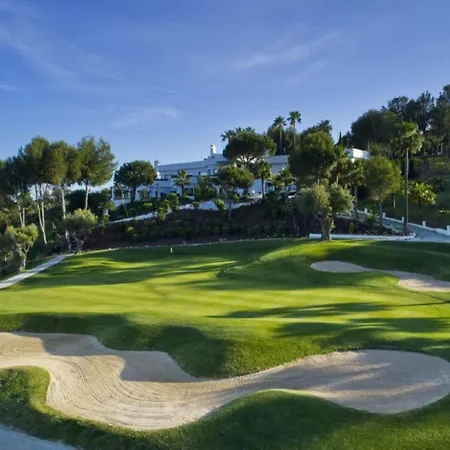 Penthouse With Lagoon Views For 6 * Estepona